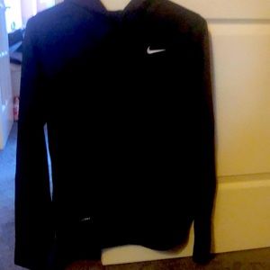 Nike women’s black thermal fit sweatshirt
